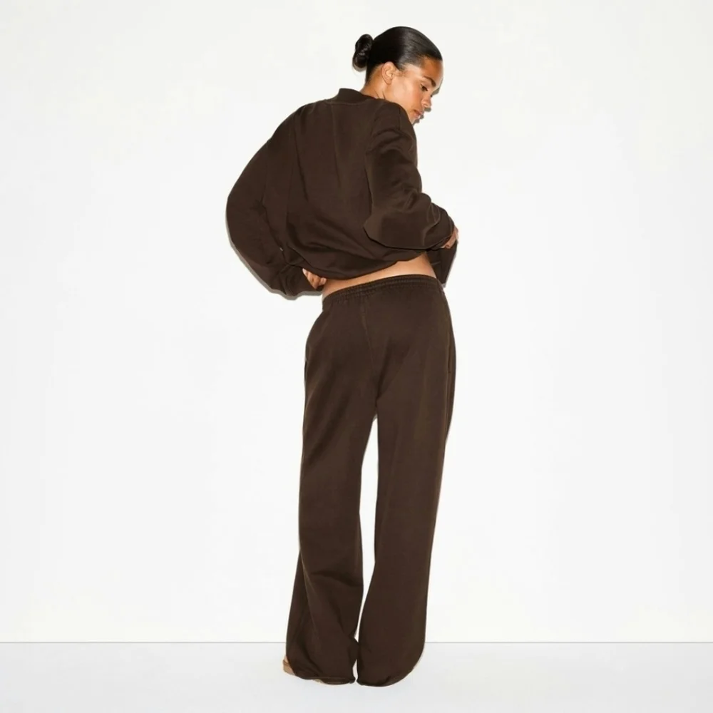 SKIMS NWT Boyfriend Fleece Oversized Straight Leg Pant - Espresso in size Small - Picture 2 of 8